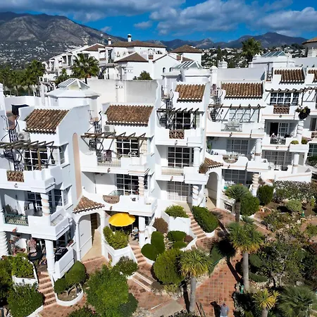 Stylish In Golf - Pass The Keys Apartment